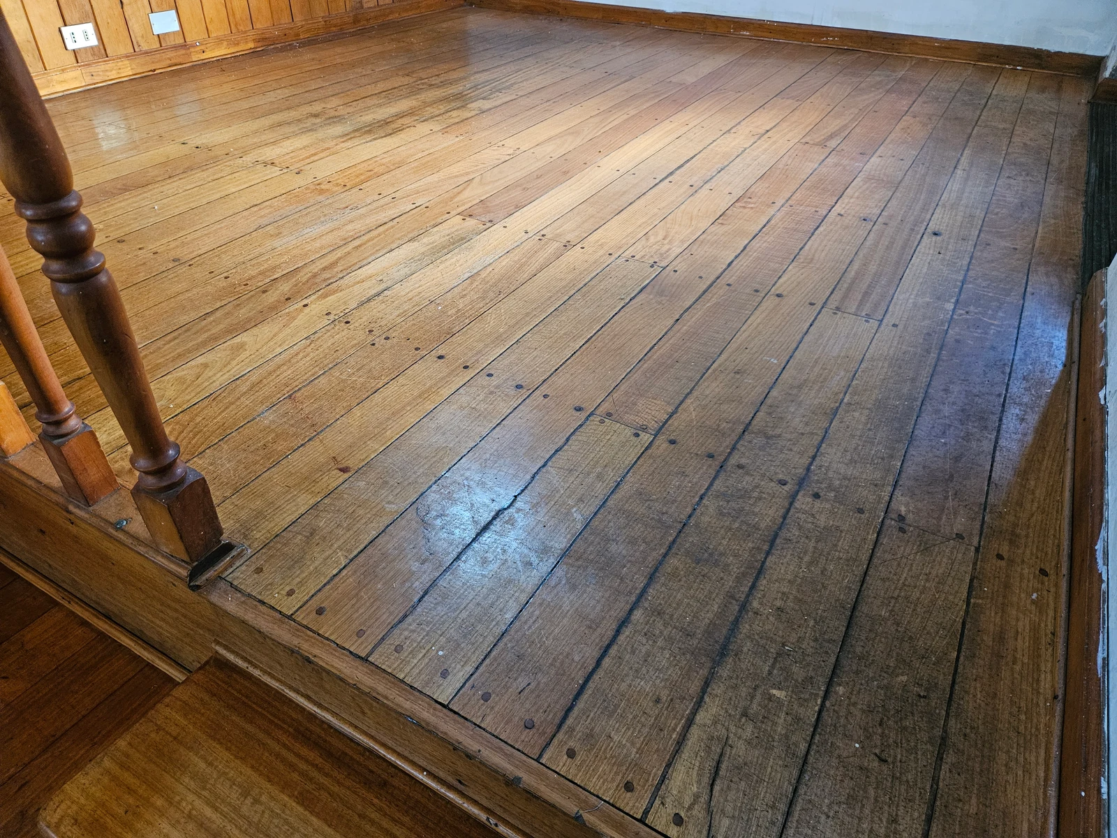 Decapado de piso de madera: Antes