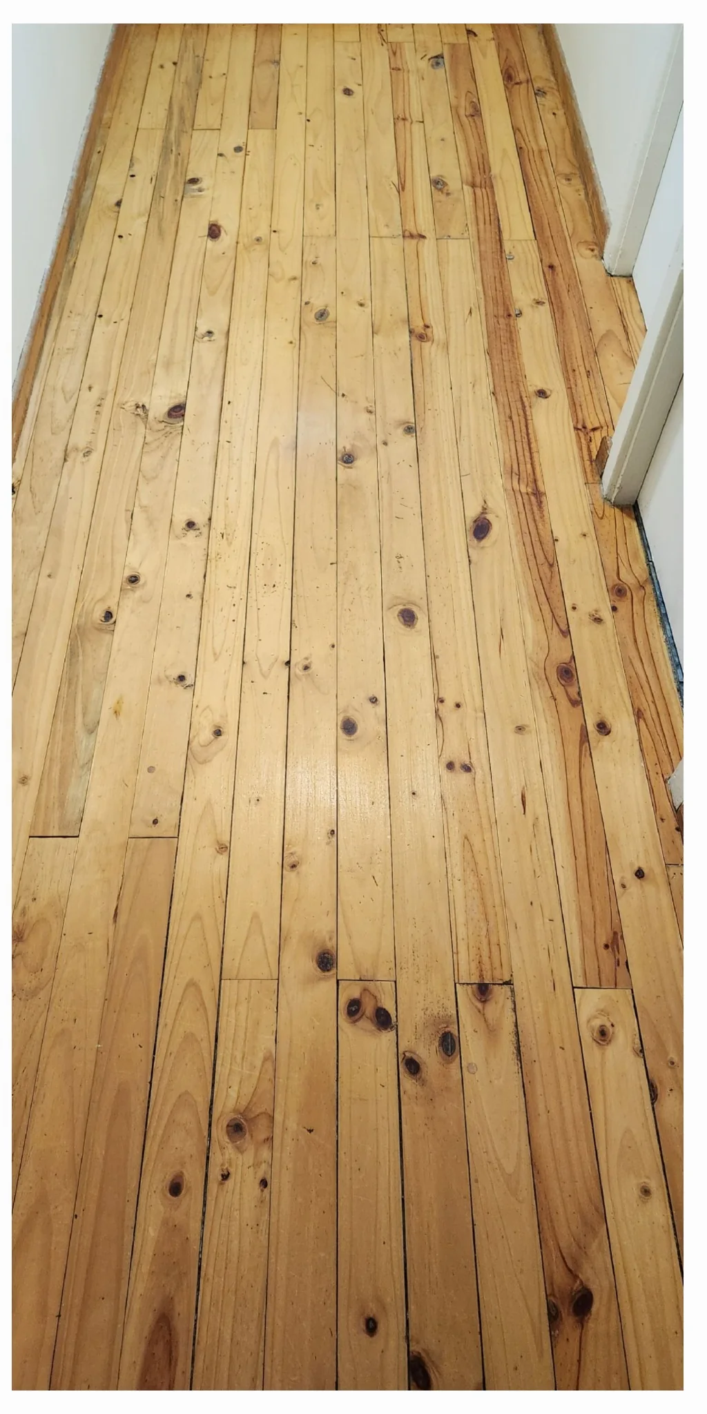 Las mismas tablas de madera con tono más claro