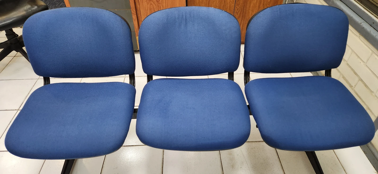 Sillas tapizadas azules: Después